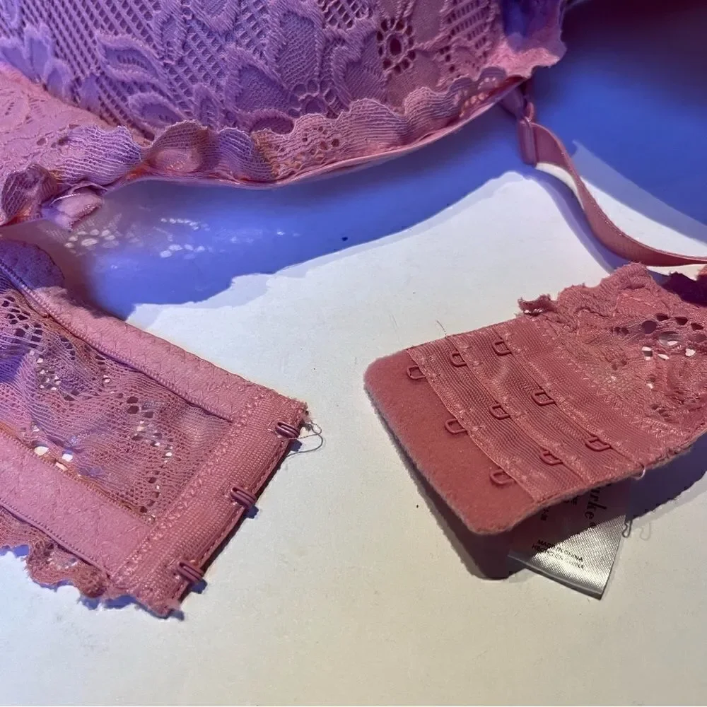 Delta Burke Bra Deep Pink with Lace Sides Size 40DD Underwire